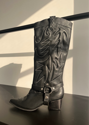 BOTAS BRITTA NEGRO con hilo blanco