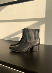 BOTAS BRITTA NEGRO con hilo blanco